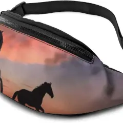 Banane avec un motif de chevaux sauvages galopant au coucher du soleil.