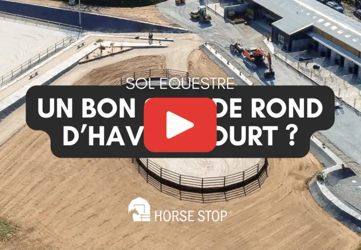 Vue aérienne d'une carrière équestre avec un sol en sable. Le texte "SOL EQUESTRE" et "UN BON D'HAVOURT ?" est superposé.