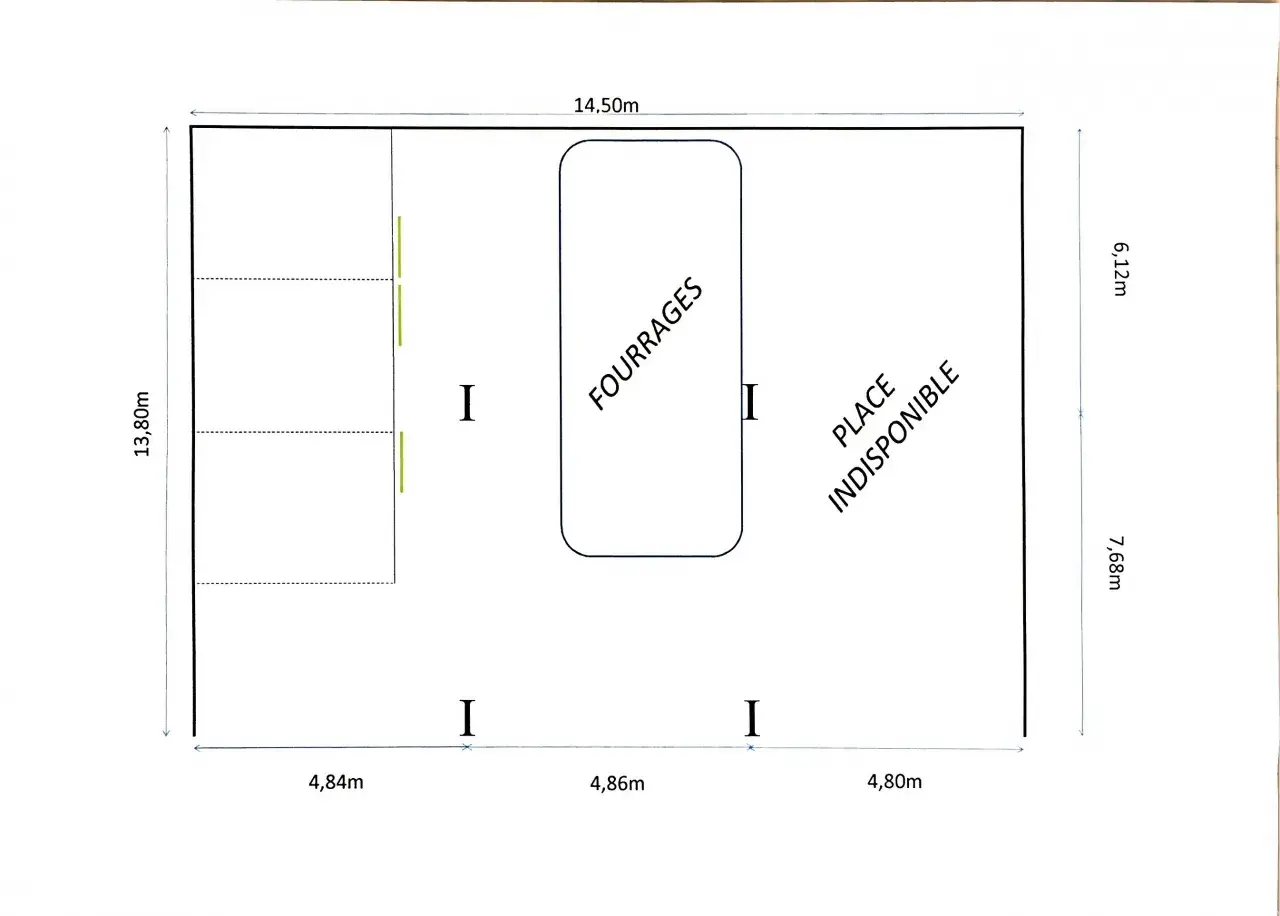 Plan d'un box cheval avec dimensions. Le box comprend une zone de fourrage et une place indisponible.